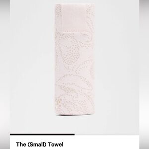 Lululemon The SMALL Towel Dotted Magnolia MAX WP Blissful Pink NWT